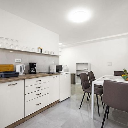 Apartment Olive Garden Near Pula 3 Km From Center And Only 4 Km From The Beach For 4 Persons מראה חיצוני תמונה