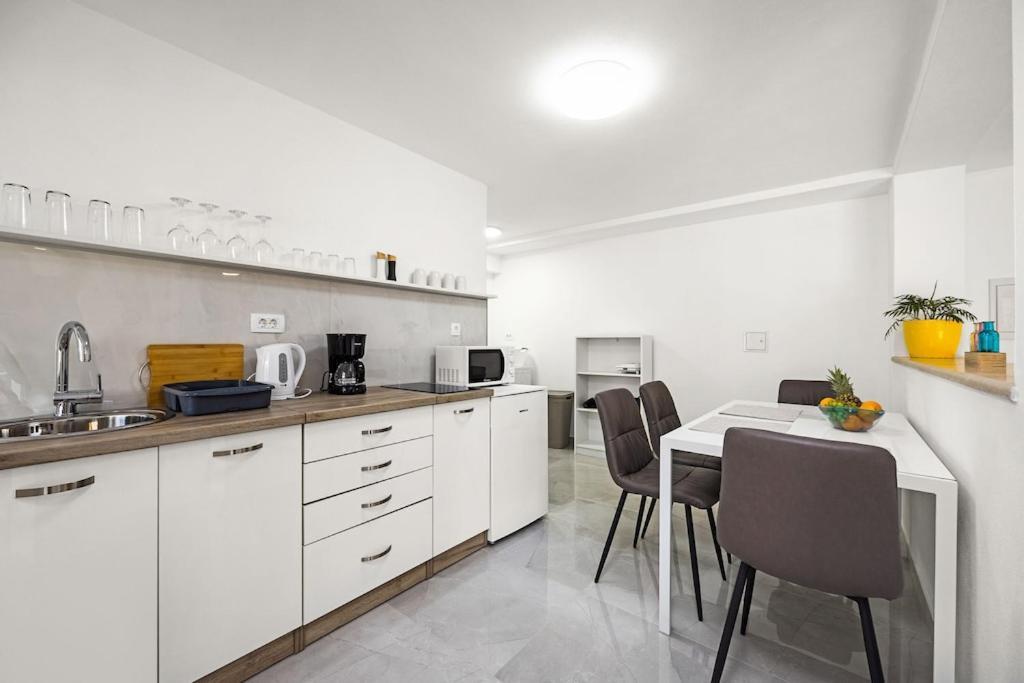 Apartment Olive Garden Near Pula 3 Km From Center And Only 4 Km From The Beach For 4 Persons מראה חיצוני תמונה
