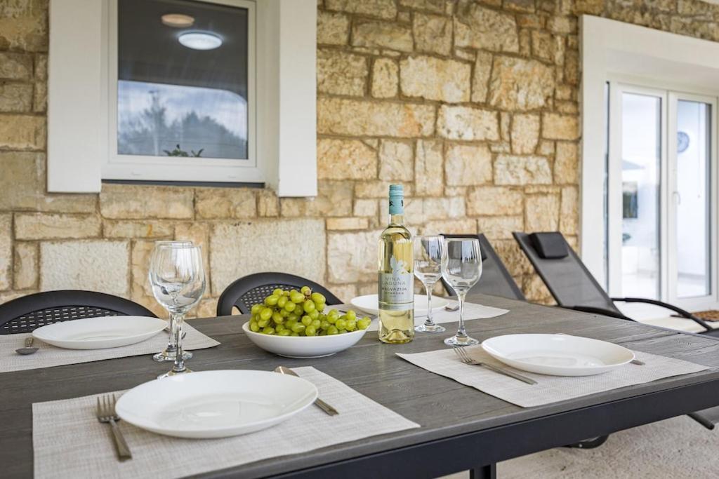 Apartment Olive Garden Near Pula 3 Km From Center And Only 4 Km From The Beach For 4 Persons מראה חיצוני תמונה
