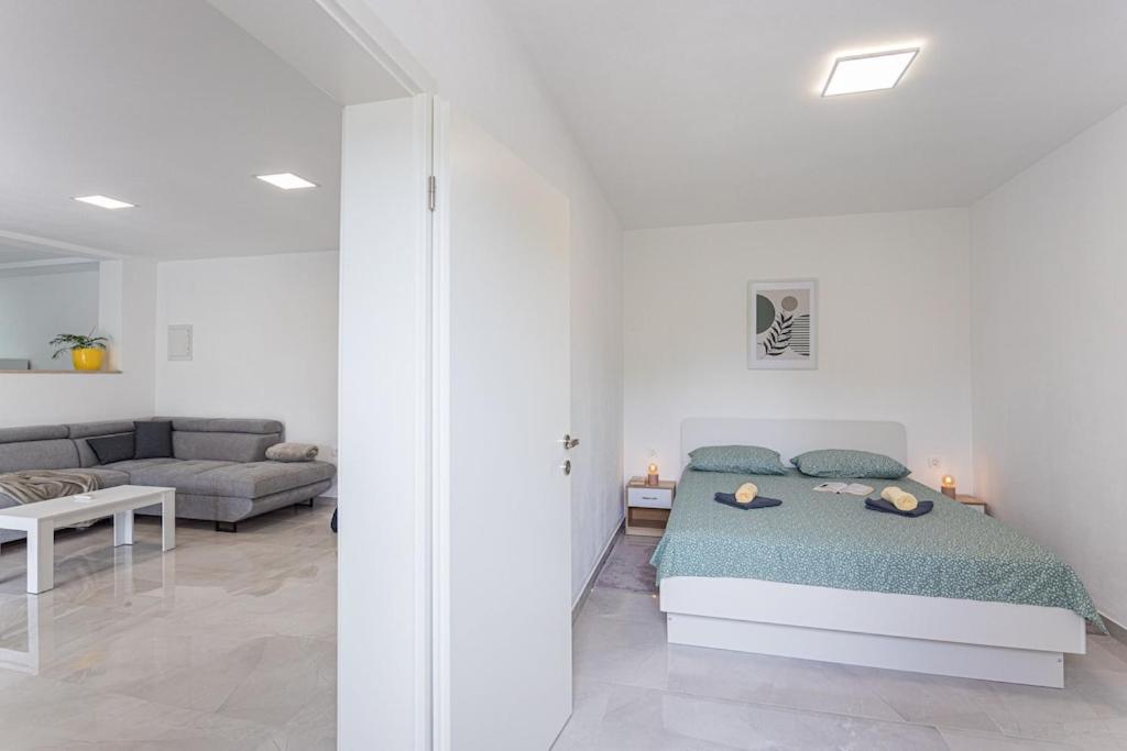 Apartment Olive Garden Near Pula 3 Km From Center And Only 4 Km From The Beach For 4 Persons מראה חיצוני תמונה